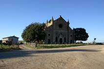 Descrizione: http://www.trekking-tiburzi.it/Imag_Palano/Chiesa_Farnesiana.jpg